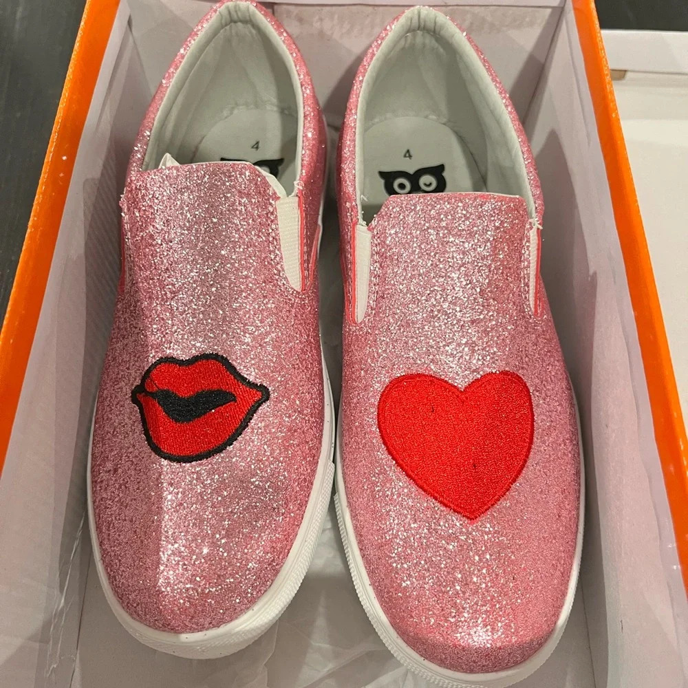 Hoo Family | Pink Ruby Heart & Lips Slip-On Sneaker - Girls size 4 - Picture 2 of 4